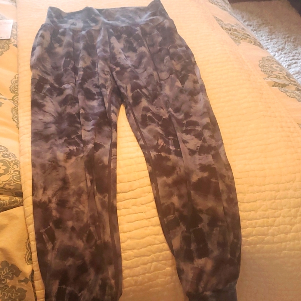 Athleta Salutation Printed Jogger - image 3